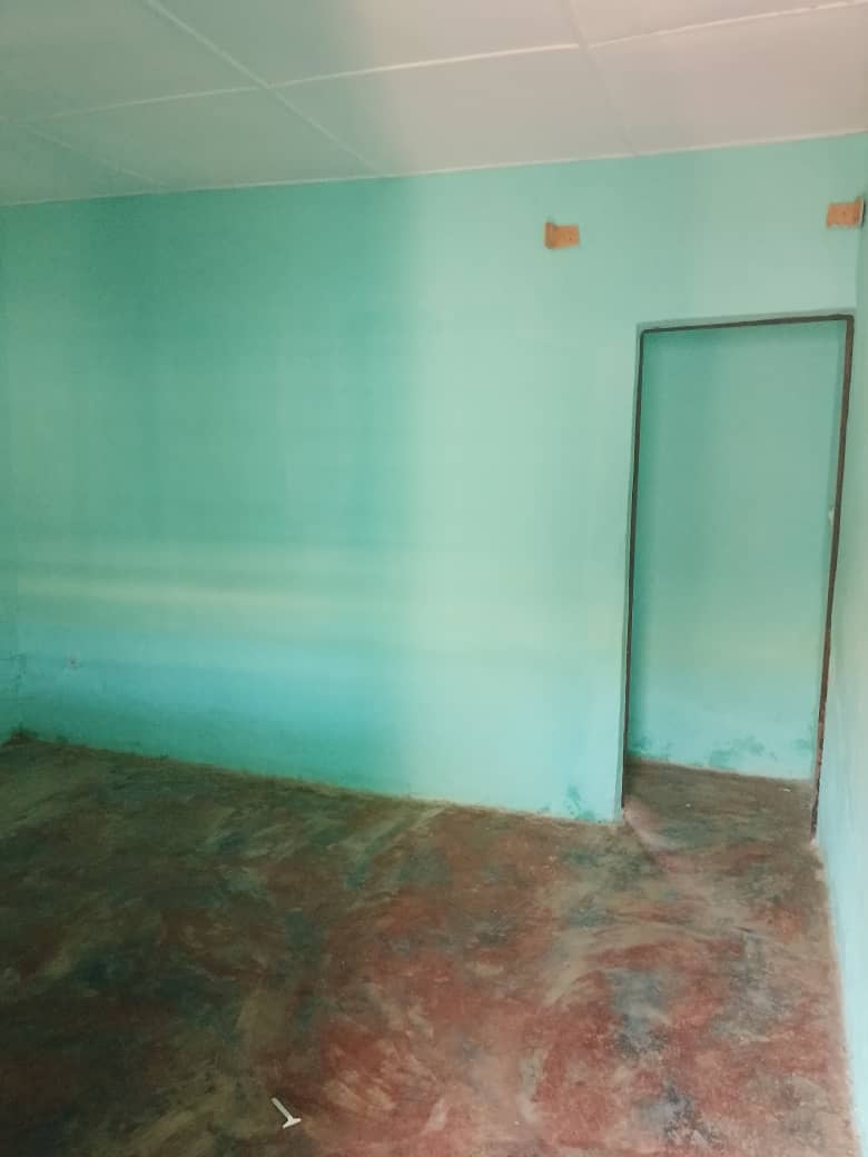 chambres  salon douche  CUISINE 